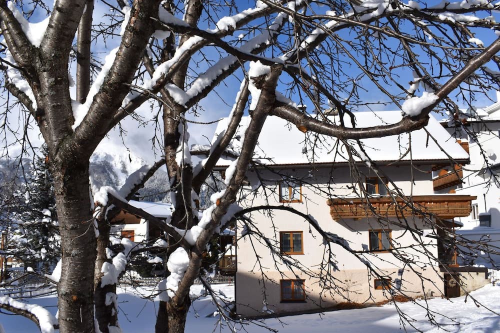 Nauders Cottage | Zimmer 2 - Hirschstube Nauders