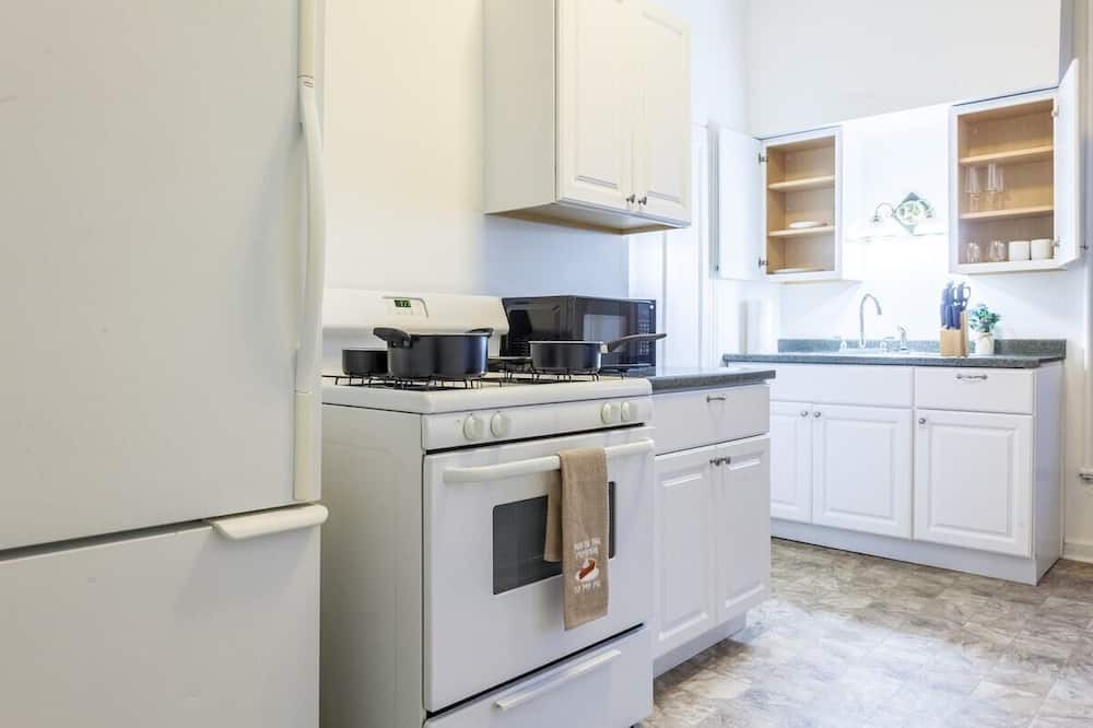 Downtown Buffalo House | This house is a 2 bedroom(s), 1 bathrooms, located in Buffalo, NY.
