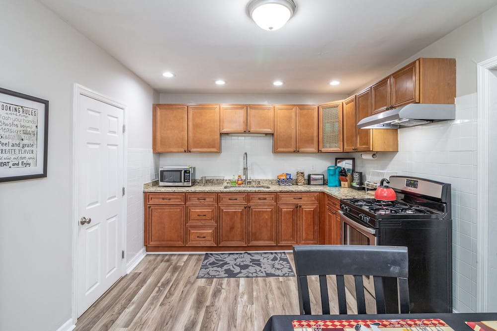 East Price Hill Apartment | Location! Apartment 3 Mi from DT