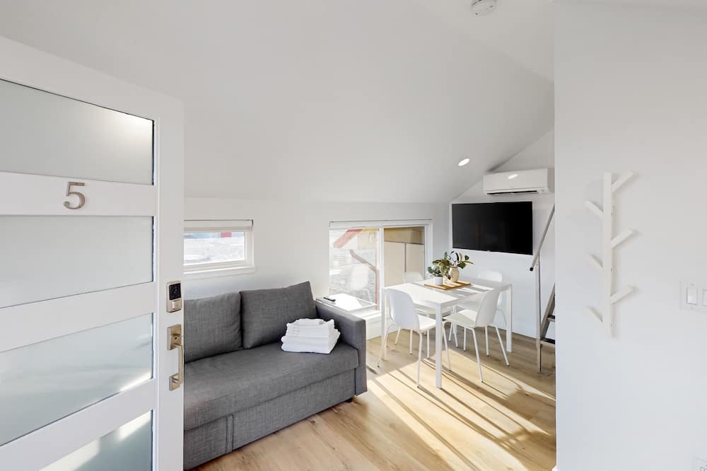 Soap Lake Apartment | Updated retreat with kitchenette, on-site laundry, private patio, & central AC