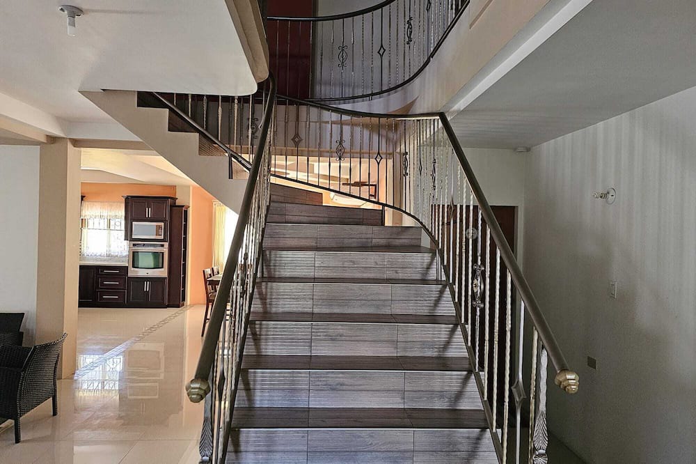 Penal-Debe House | 6 A/C bedroom , 4 full baths, 4500 Sq ft ,10 mins away from city and highway