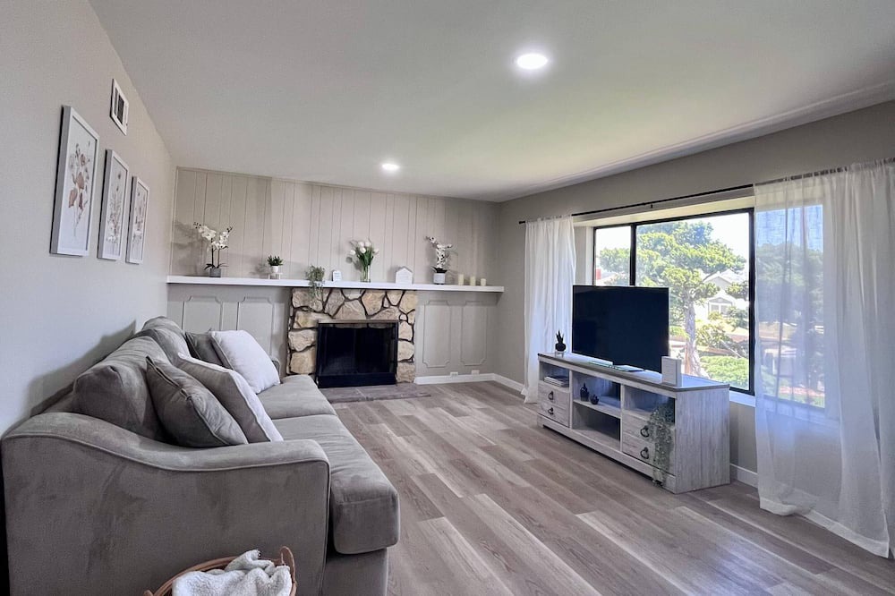 Santee House | Sunny San Diego Oasis