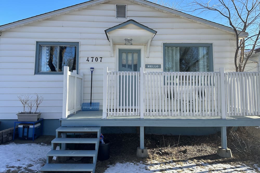 Stettler House | Walkable Stettler 2 Bedroom Suite