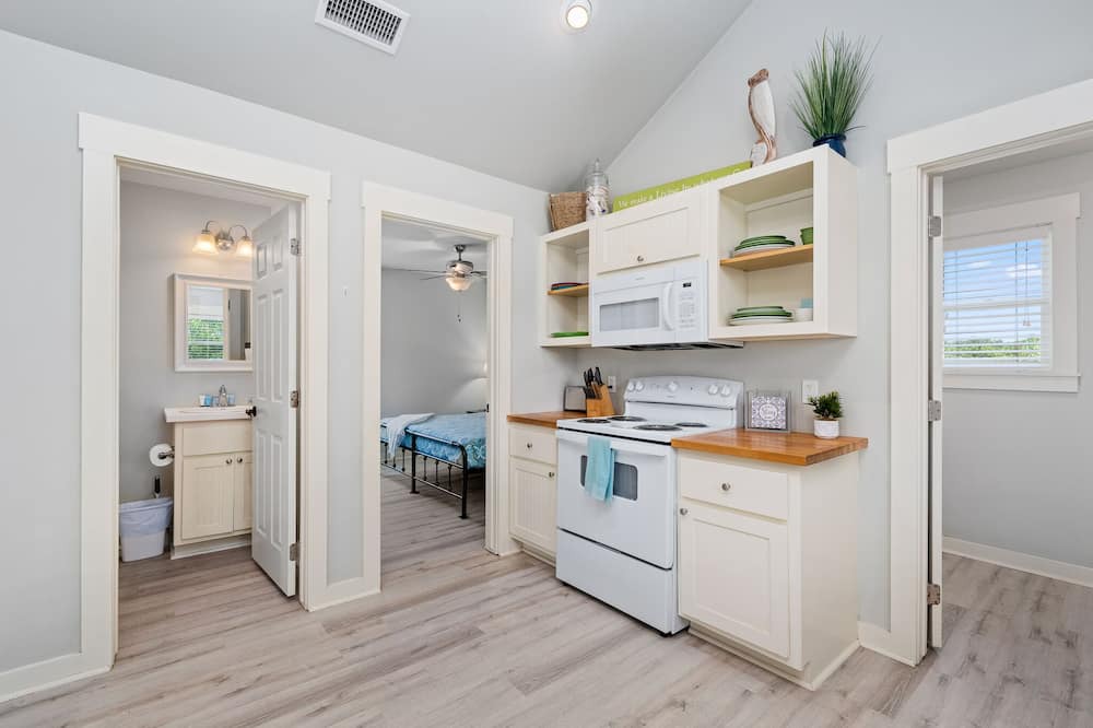 Rockport Cottage | The Peaceful Palms Cottage - Community Pool and Pet Friendly