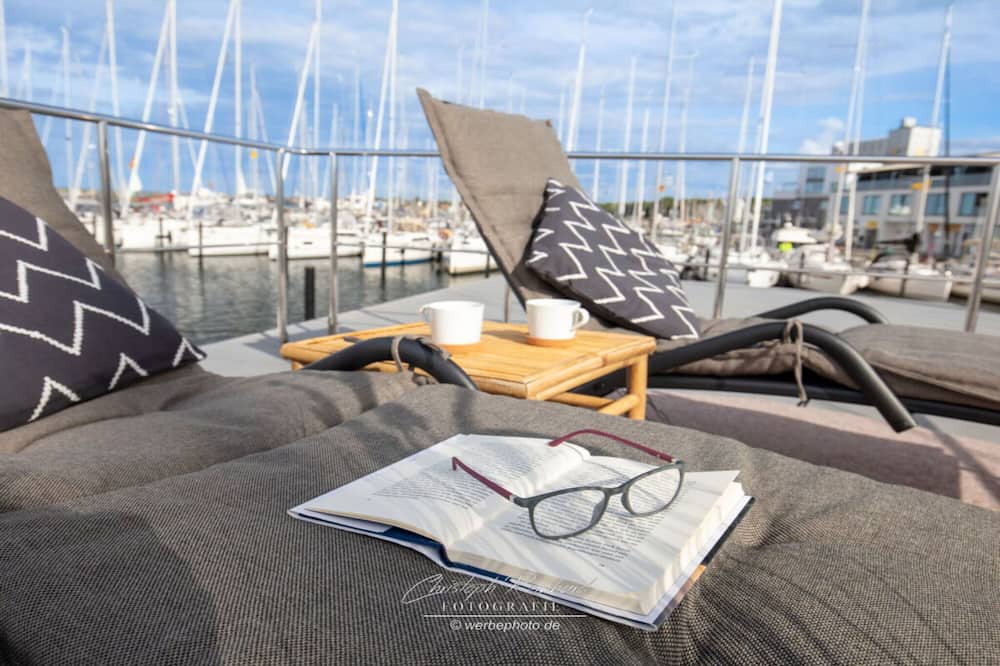 Heiligenhafen Boat Rental | Houseboat Seahorse Comfortable Vacation Home