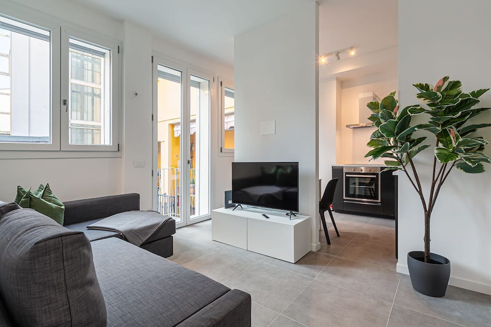 Villa San Giovanni Apartment | [1 min walk from Metro M1] The Modern Suites