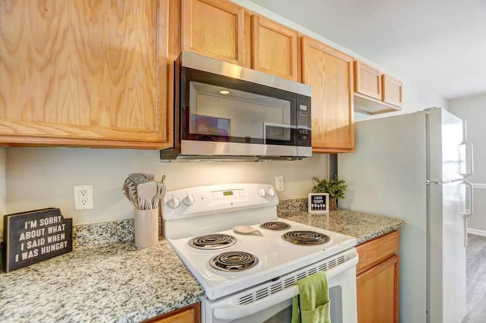 Toddville Road House | Spacious Gem Close 2 Airport!