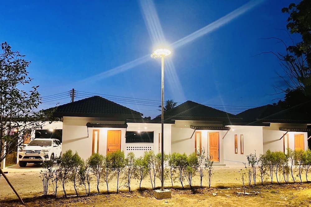 Chakphong Hotel | Sisters Home Laem Mae Phim