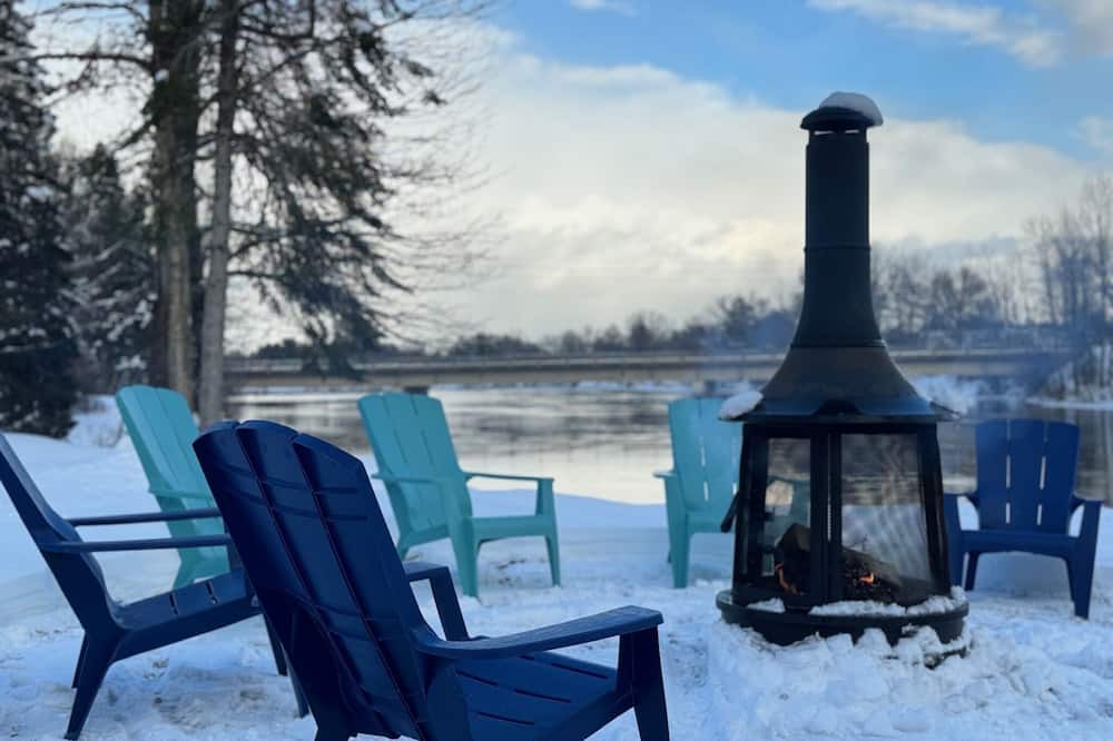 Le Haut-Saint-Francois Regional County Municipality House | Monty Chalet,8 pers et spa