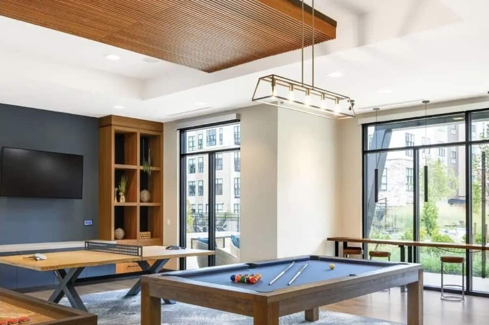 King of Prussia Apartment | Stunning Modern Large Guest Suite