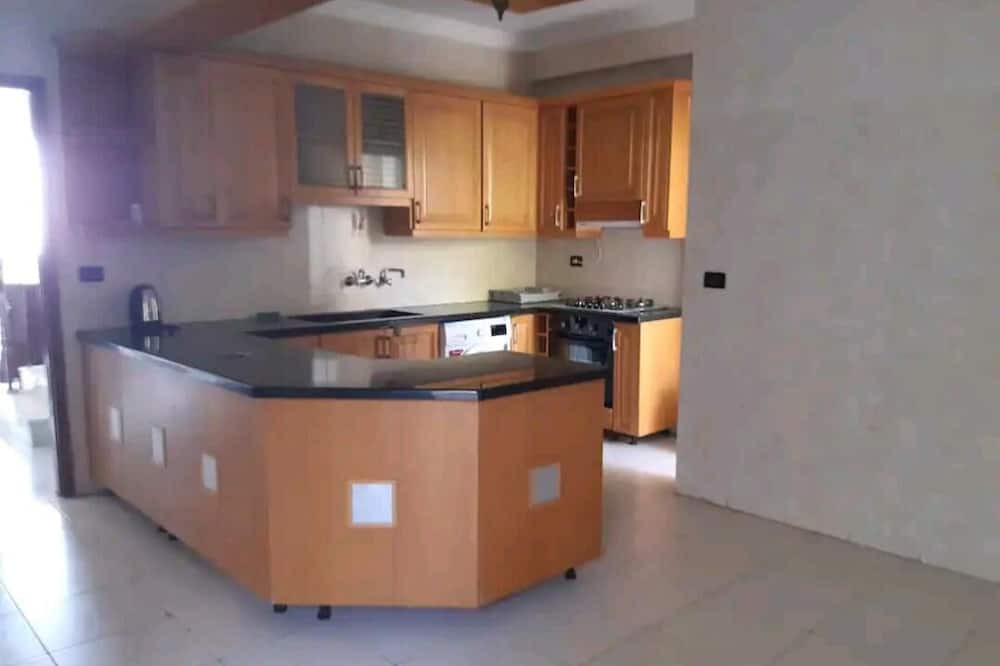 Duhur ash Shuwayr Apartment | Stunning 4-Bed Apartment in Ain Saadeh