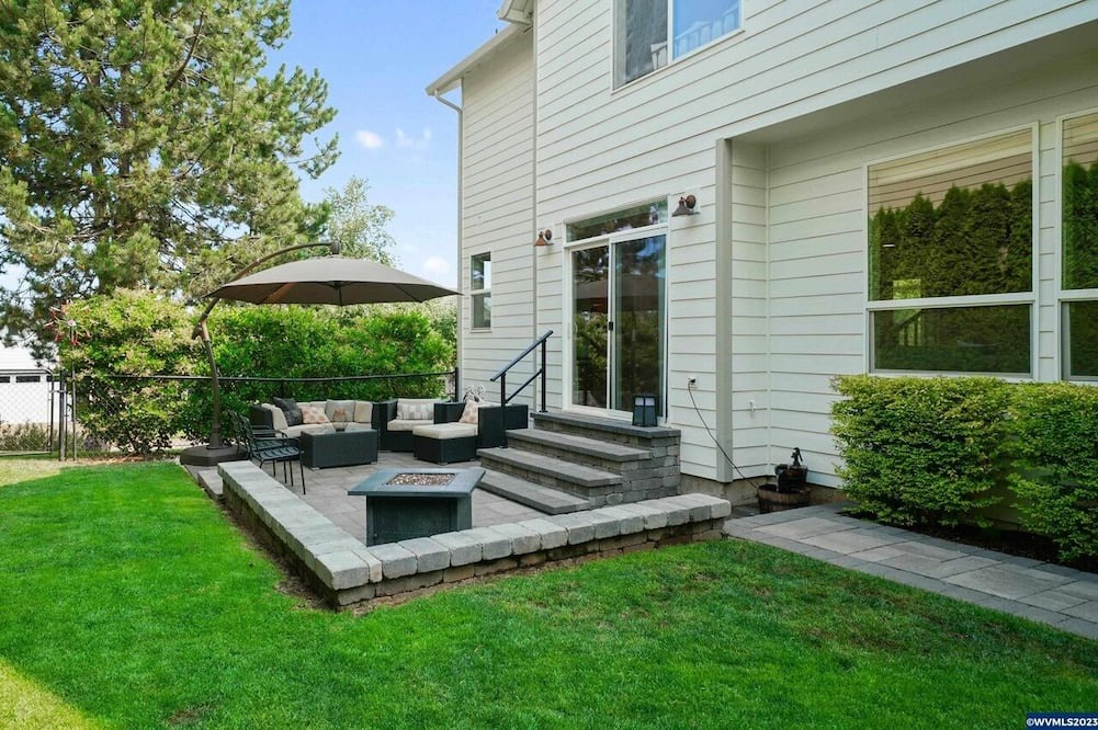 South Gateway House | New listing pricing! 3 bed, 2.5 bath luxury living. Avail. for long term rental