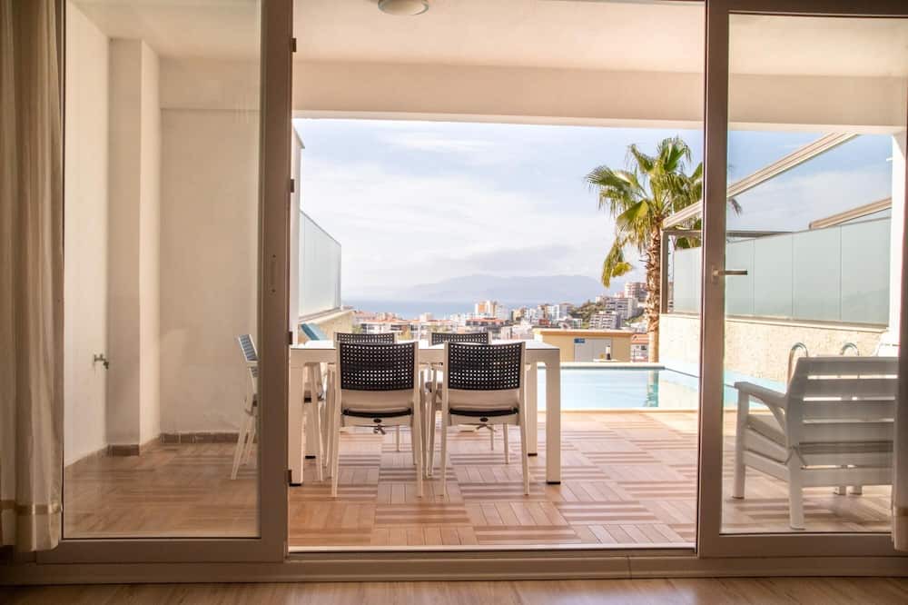 Kusadasi City Centre Apartment | Spacious Perfect Flat with Private Pool