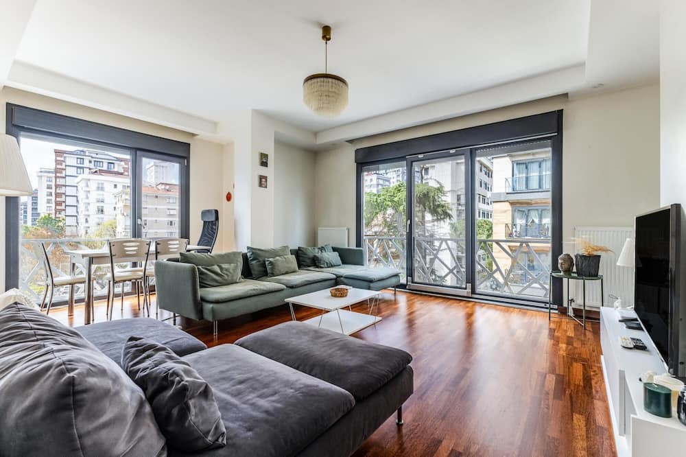 Suadiye Apartment | Spacious Flat Near Bagdat Avenue in Suadiye