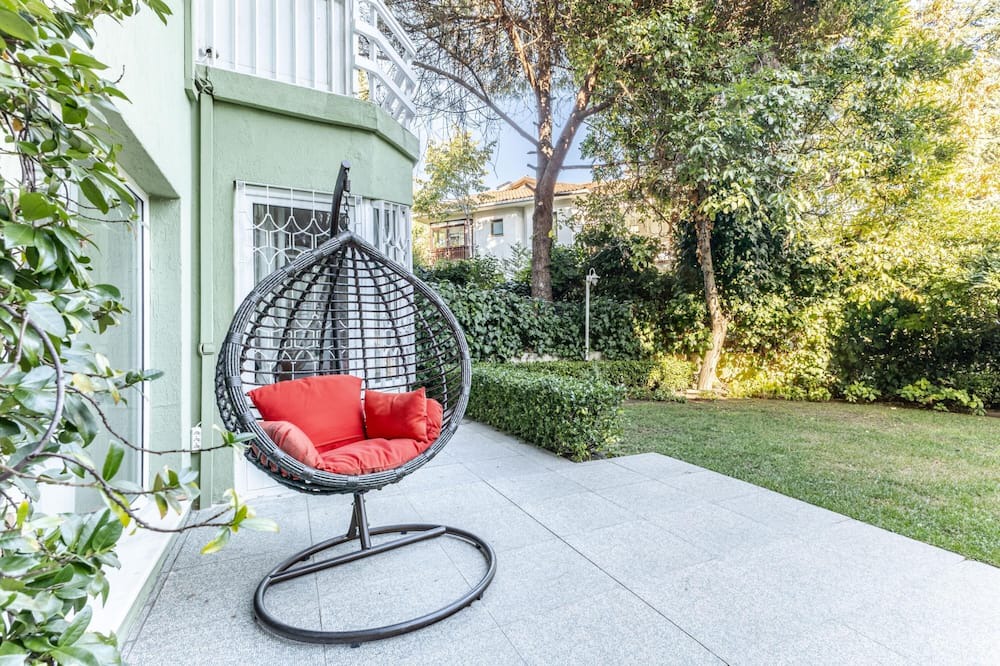 Arnavutkoy Apartment | Flat with Garden 10 min to Bebek Shore