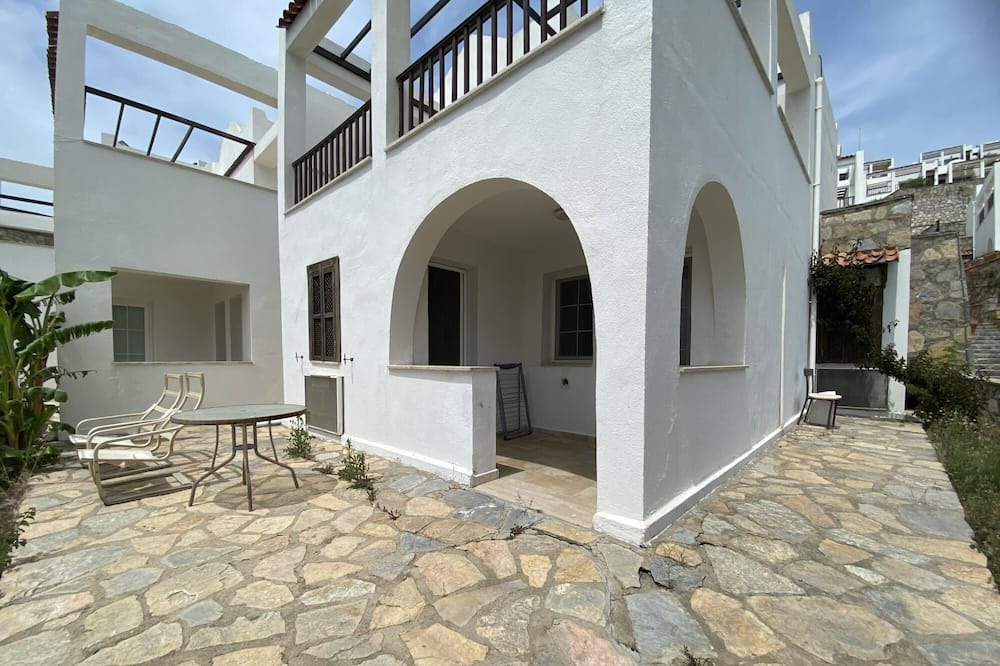 Gundogan Apartment | Secluded Villa Near Beaches in Bodrum, Mugla