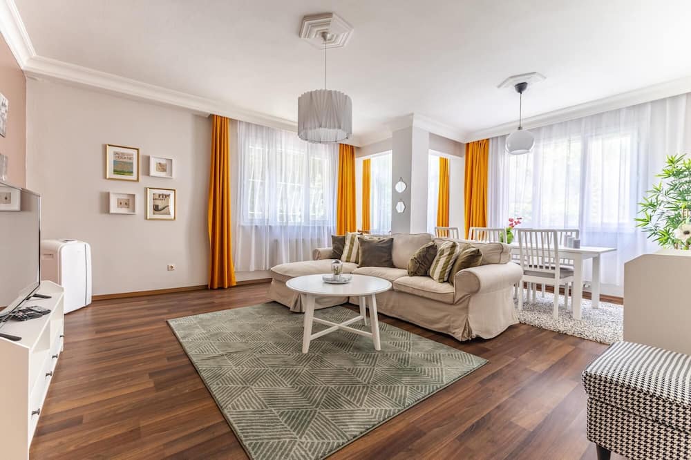 Gayrettepe Apartment | Spacious and Exquisite Flat Near Fulya in Besiktas