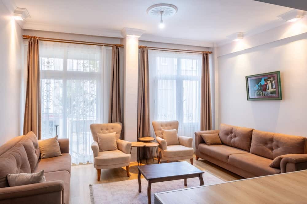 Kusadasi City Centre Villa | Duplex Villa w Sea View Terrace in Kusadasi