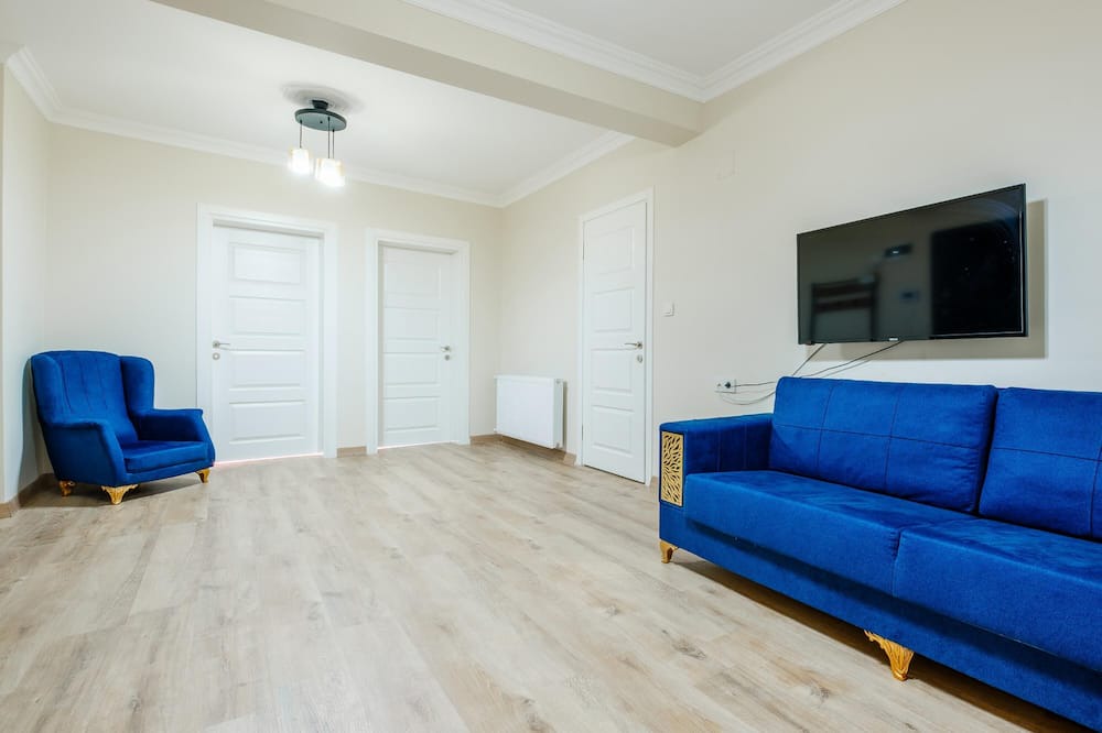 Osmangazi Apartment | Sleek Flat with Balcony in Bursa