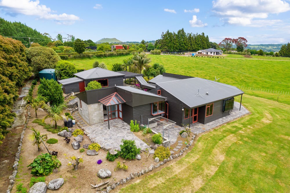 Waimate North House | Countryside Haven - Waimate North Holiday Home