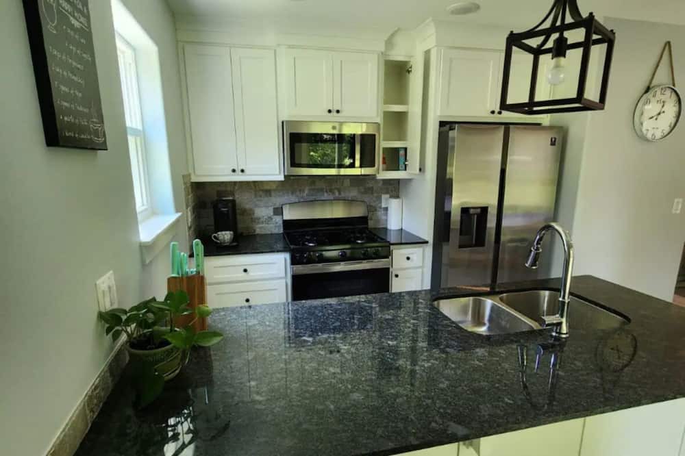 Bentonville - Fayetteville Apartment | New house in the natural state