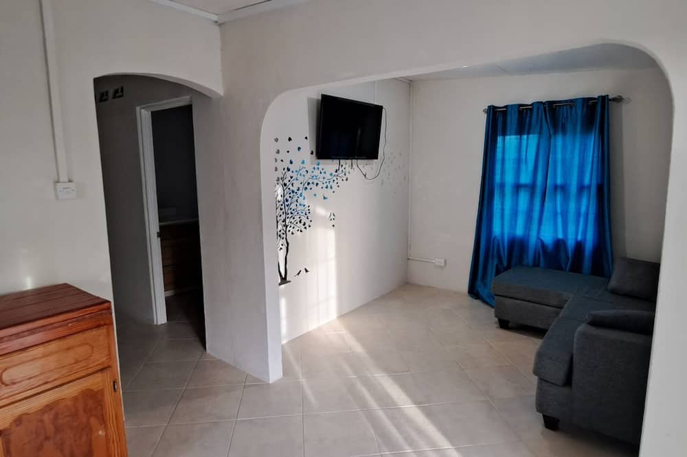 Durants Cottage | Cozy English style cottage, The beach 4mins drive away and relax in Barbados