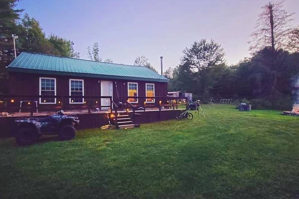 Dolgeville Cabin | COZY cabin in Adirondacks, view of the Millyway . Feel the stress melt away