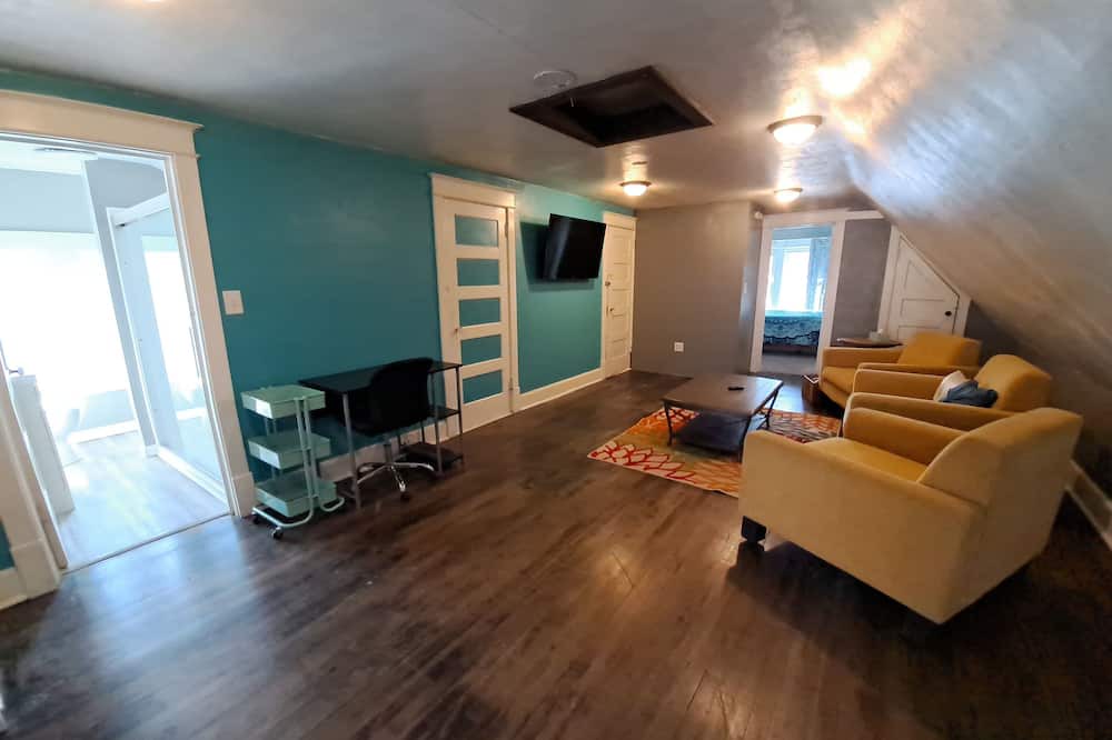 Endion Apartment | Breathtaking 4 Bed 2 Bath Extented Stay with Lake Superior Views. Pet friendly!