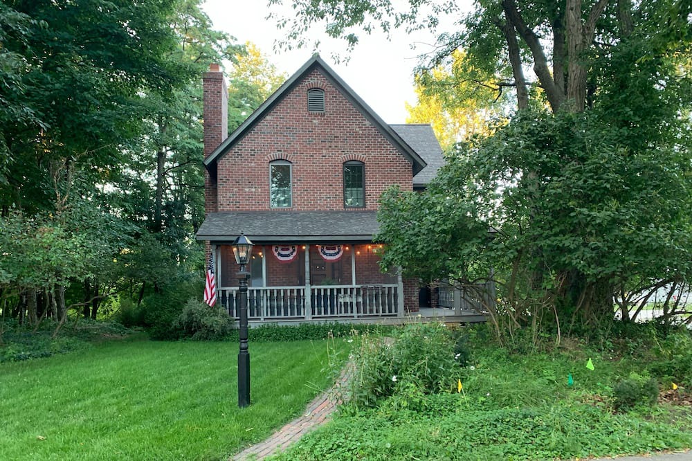 Ludington Cottage | Charming and Spacious Cottage. Beach access to beautiful Lake Michigan.
