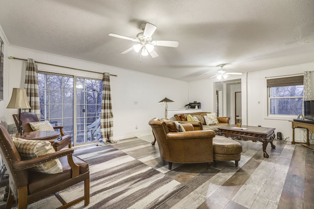Spring Grove Village House | Cincinnati Duplex w/ Decks & Grill: 7 Mi to Dtwn!
