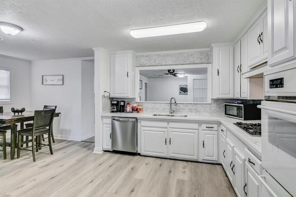 Port Neches House | Charming 4 Bedroom Home in Port Neches