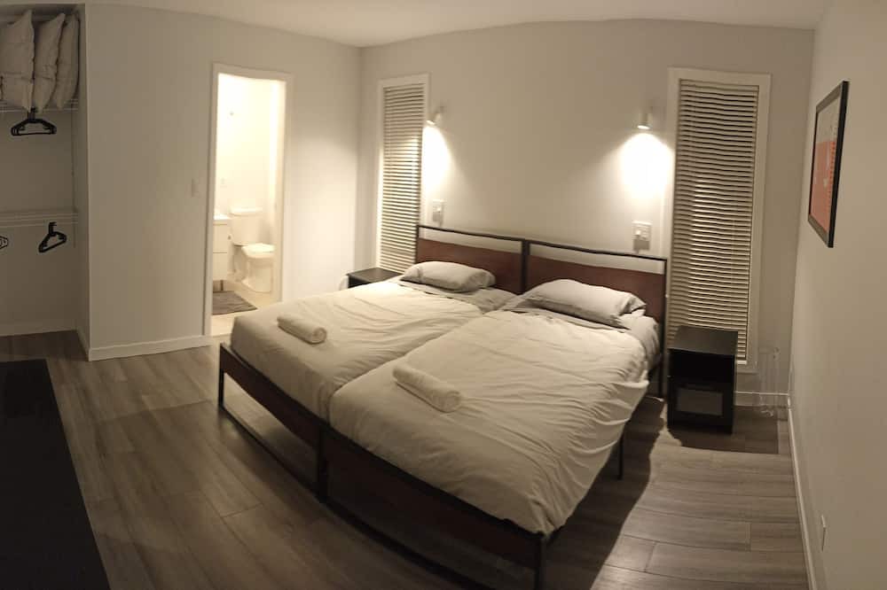 Winnipeg House | Tidy new townhouse, 3bdrm, 2 bthrm, balcony, attached garage. Close to Center