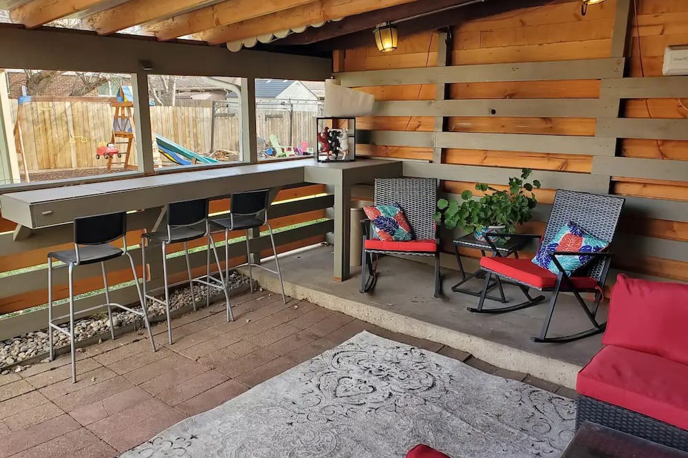 Alta Vista Area House | 3 bedroom Lock-off apartment