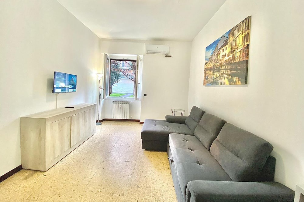 Binda Apartment | Flanking the Navigli, Modern and Spacious, with M2 Famagosta Subway