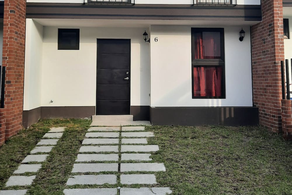 Ciudad Vieja House | Beautiful 3 bedroom town home