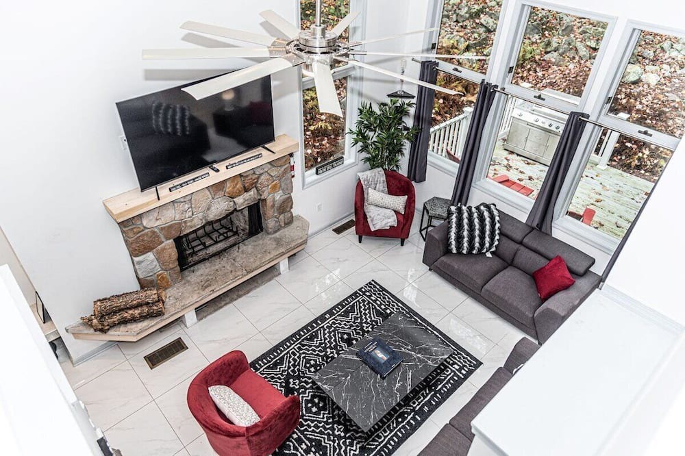 Lake Harmony House | Modern Spacious 3 level stunner in the heart of Big Boulder