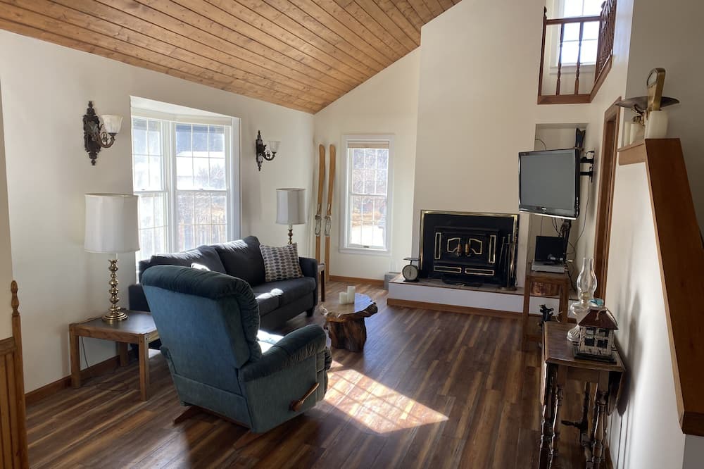 Georgetown Ski Chalet | Updated Victorian well situated to all Clear Creek/Summit County have to offer!