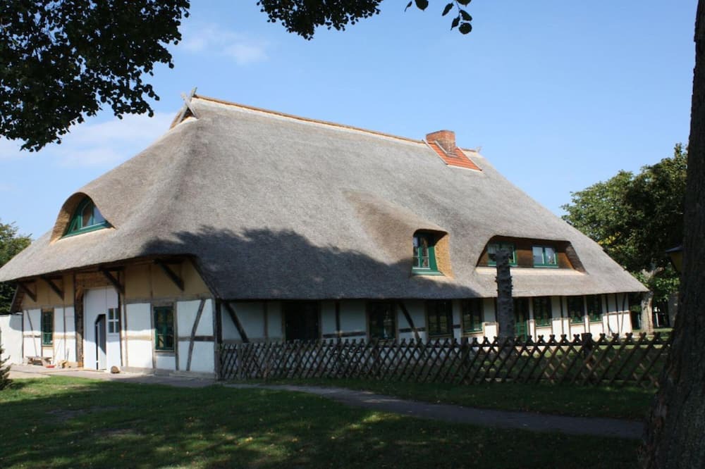 Ruhn Apartment | Seehof Rühn, Haus am See