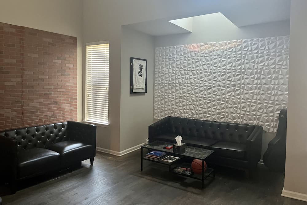 Lindbergh House | Modern 2BR Loft in Trendy Buckhead - Urban Retreat, 2 Baths