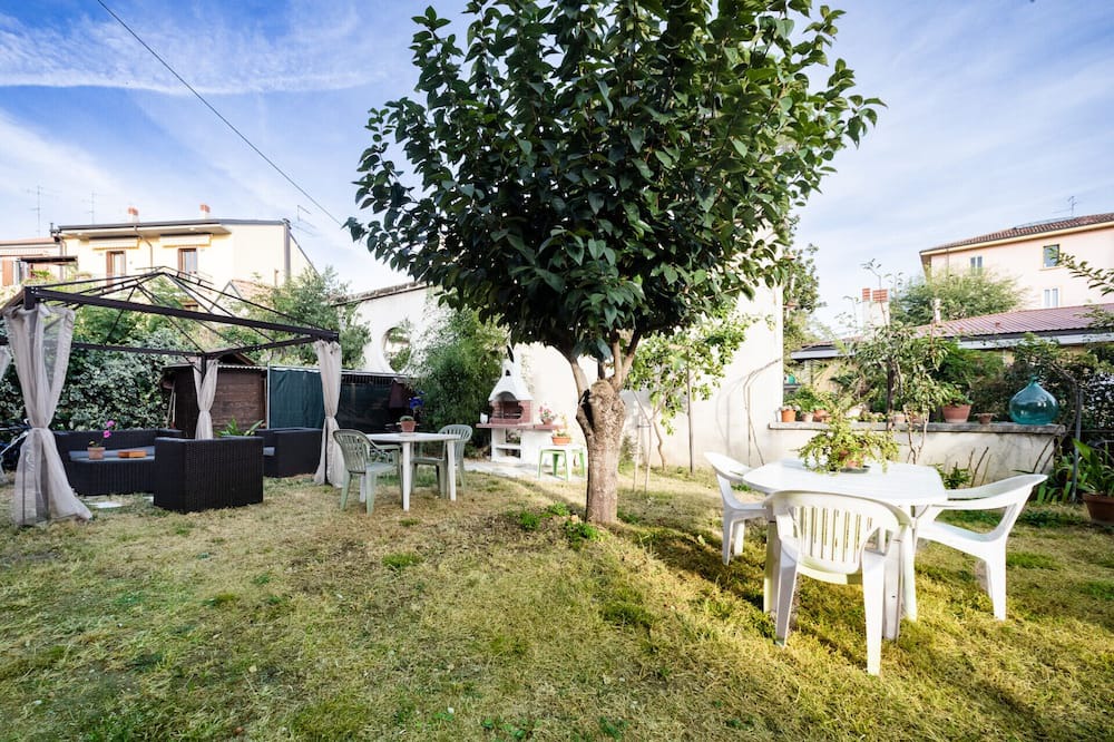 Est Apartment | Stanza Glicine - Villa Angelina - Pet Friendly