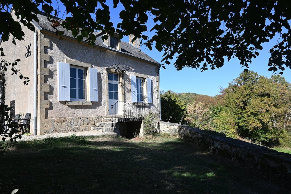 Champallement House | Romantisch Ruim 2 Persoons Vakantiehuis met Panoramisch Uitzicht!