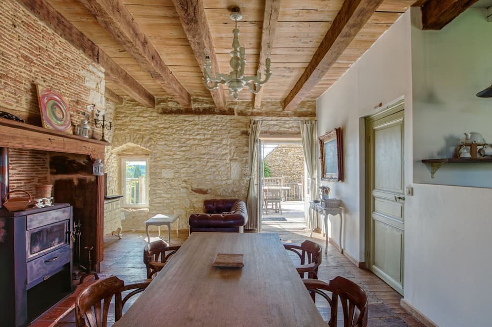 Degagnac House | Comfortable holiday home with heated pool