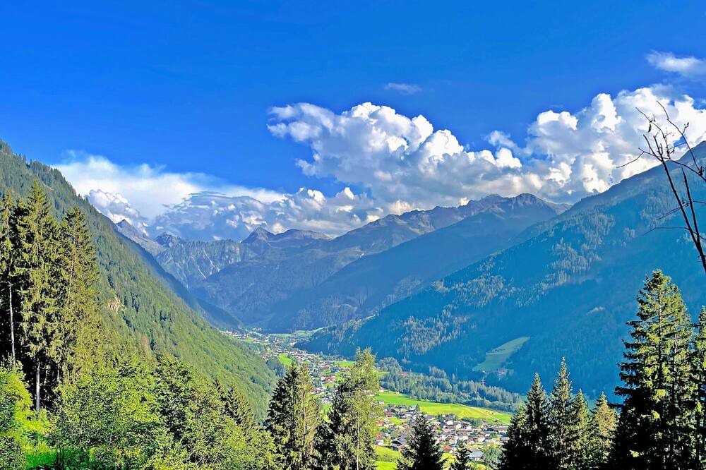 Sankt Gallenkirch Apartment | Spacious apartment in Gortipohl with garden