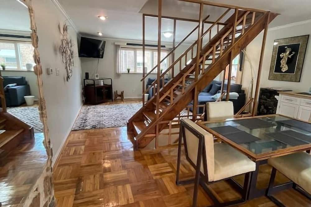 Poplar House | Nolibs Green Haven: Sleeps 12
