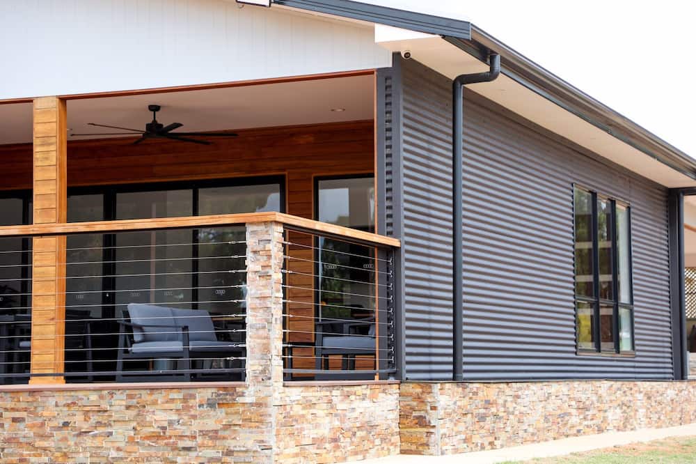 Monash House | River access, bush views, newly renovated house, 5 minutes to town.