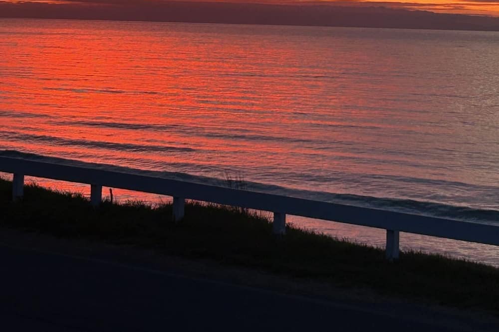 Raumati South Apartment | Beachfront Raumati Beach private and cozy new studio