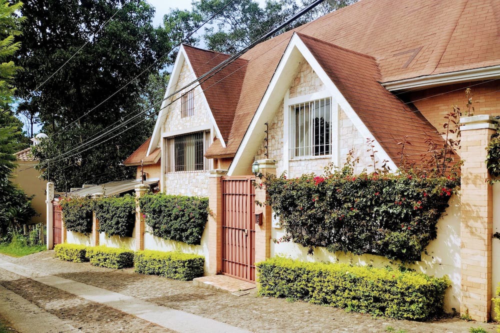 San Lucas Sacatepequez House | Amplia Habitación en Hacienda Santo Domingo, San Lucas Sacatepéquez