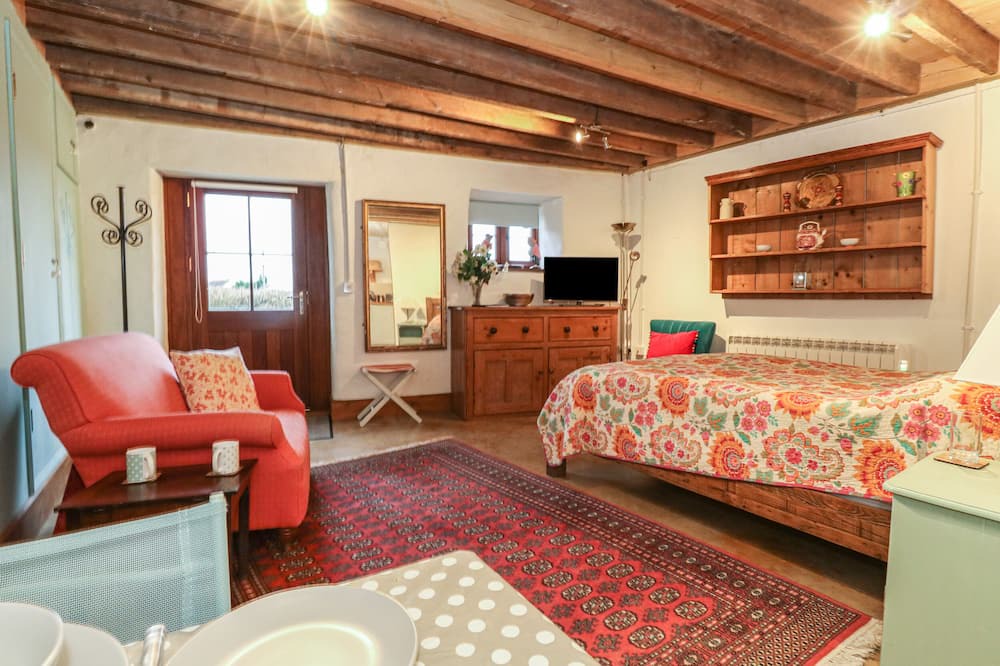 Sherborne Cottage | THE BRIDES ROOM, pet friendly in Sherborne