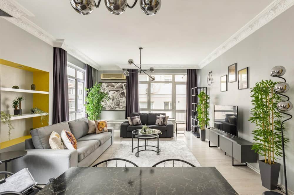 Nisantasi Apartment | Bohemian Flat in Nisantasi with Central Location