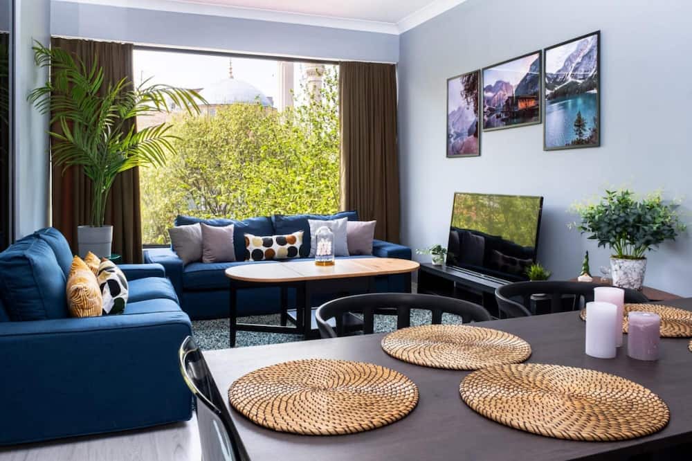 Goztepe Apartment | Charming Flat Near Bagdat Street in Kadikoy